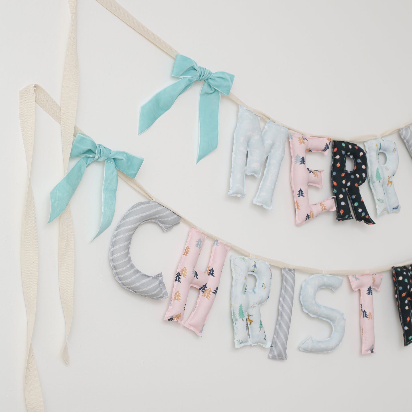 *Snowglobe Morning* Handmade Merry Christmas Garland